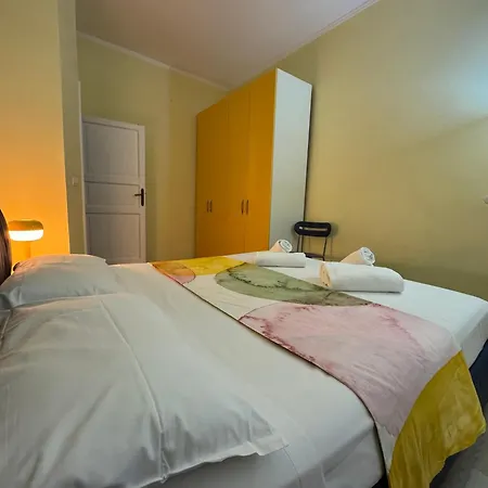 Dora Apartment *